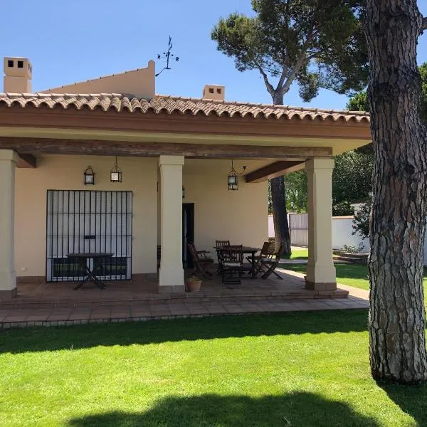 Moderno y amplio chalet, con piscina privada, hotel v destinaci Chiclana de la Frontera