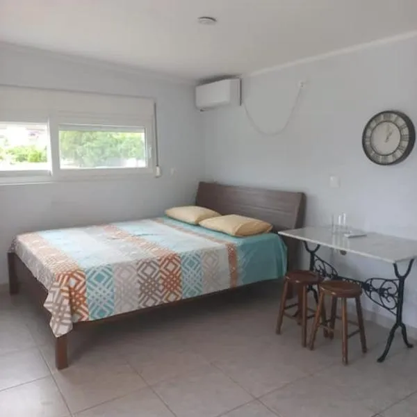 studio-02, hôtel à Metókhi