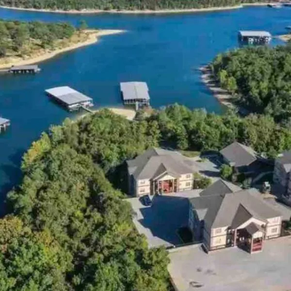 Rockwood Condos on Table Rock Lake With Boat Slips, hotel in Branson