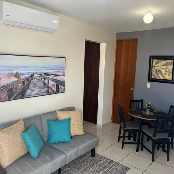 Casa Maria 2BR Apt with terrace, hotel v destinaci Levittown