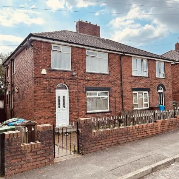 Entire 3-Bedroom Home in Oldham - Guest house, hotel en Oldham