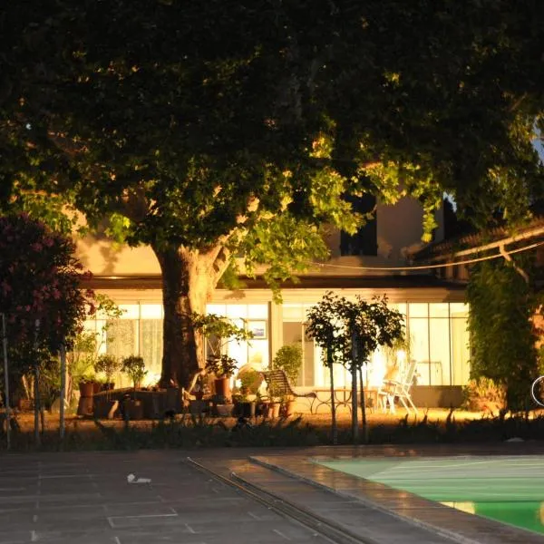 la ferme de tonton Jules 1, hotel v destinaci Entraigues-sur-la-Sorgue