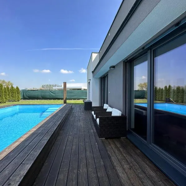 GOLF POOL VILLA, khách sạn ở Šajdíkove Humence