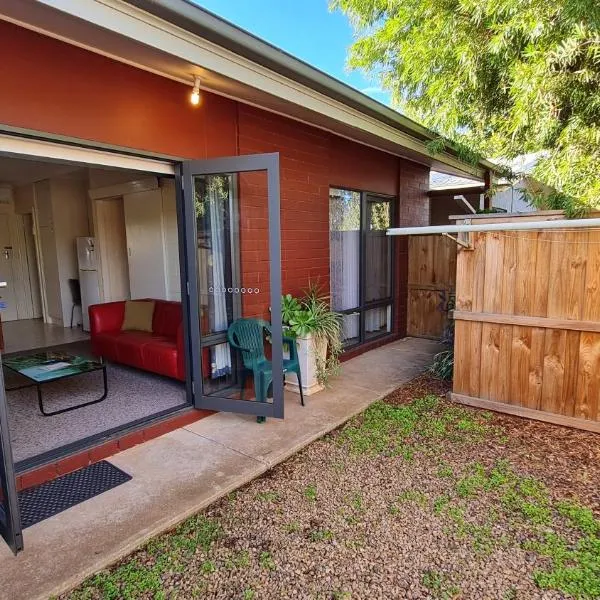 Rise n Shine - Affordable 50sqm Garden Apartment, hotel in Port Pirie