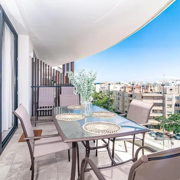 INF26H- Comfortable and spacious city apartment, hotel en Estepona