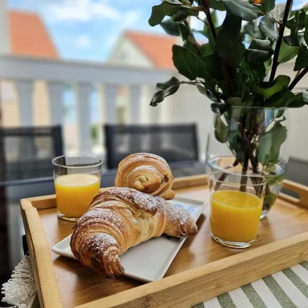 Promenada Apartment, hotel di Srima