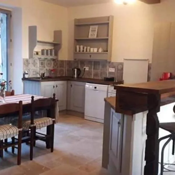 Vine maison 2 bedroom with ensuites, hotel en Eymet