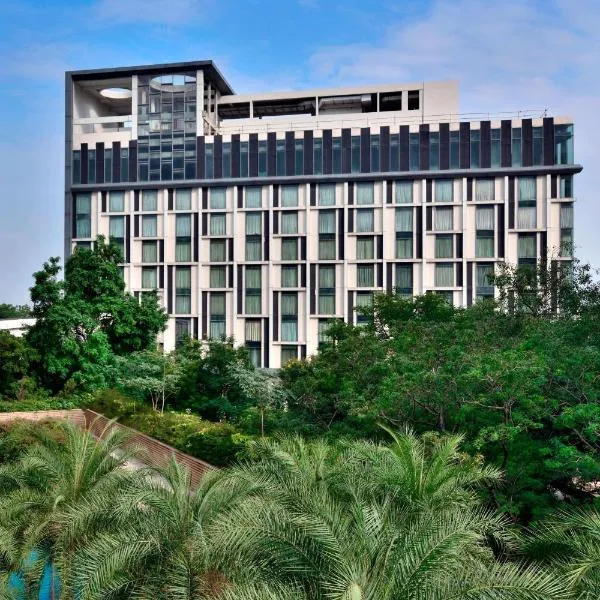 Courtyard by Marriott Hyderabad, hotel in Trimulgherry