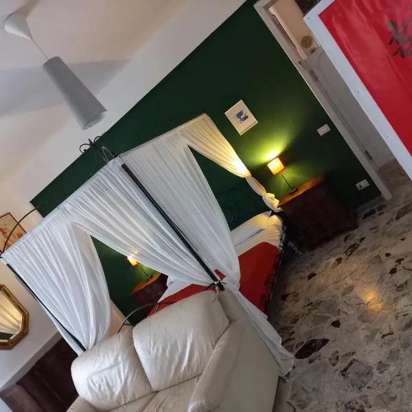 Open - Il Gabbiano, готель у місті Монтезільвано