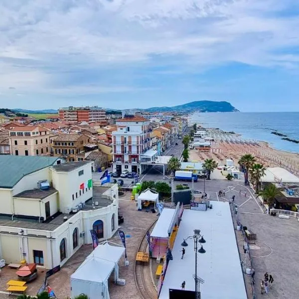 P012 - Porto Recanati, meraviglioso trilocale fronte mare, hotel in Porto Recanati