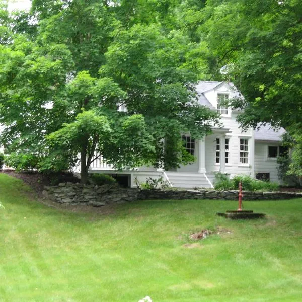 Private setting on country farm near Rhinebeck, hotel v destinaci Clinton Corners