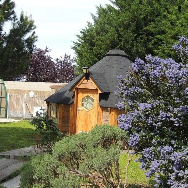 CHALET ATYPIQUE KOTA NOAH location en gîte salle d'eau privative à 20m, hotel a Chazemais
