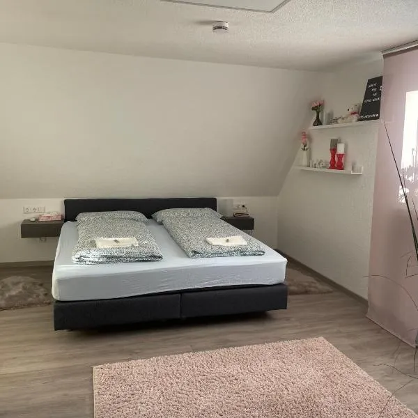 #2 Großes Zimmer mit Pool und Garten, hotel v destinaci Memmingen