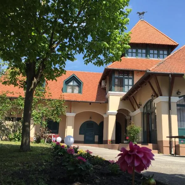 Garden Panzió, hotel i Balatonkeresztúr