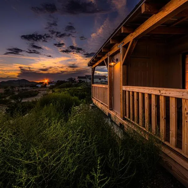 Miners Cabin #4 - King Bed - Private Balcony with Views, hotell sihtkohas Tombstone