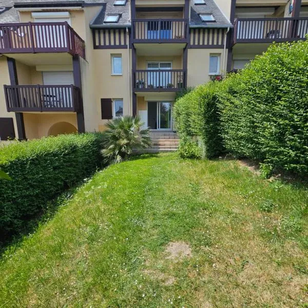 Le Rez de Jardin du Vert Coteau, hotel in Touques