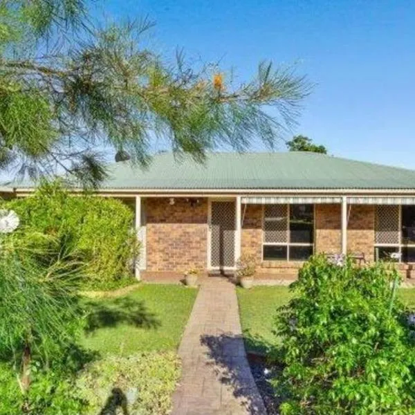 Crestmead Cottage, hotel in Boronia Heights