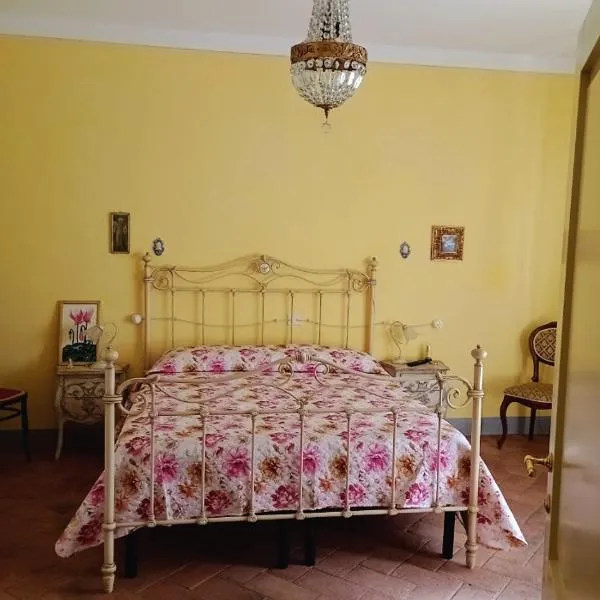 Appartamento di Lusso in Borgo Storico Toscano, hotel in Castel Focognano