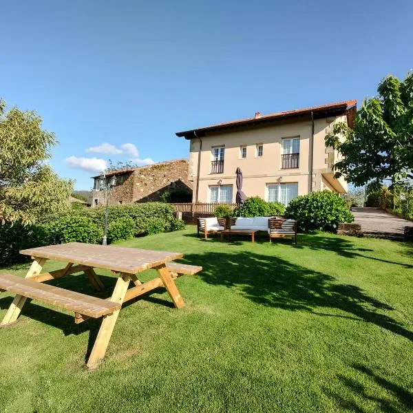 Apartamentos Corona, hotel em Comillas