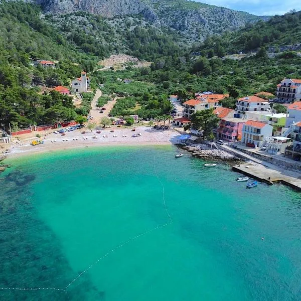 ISLAND HVAR LUXE Holiday Villa Maslina with Beach: Milna şehrinde bir otel