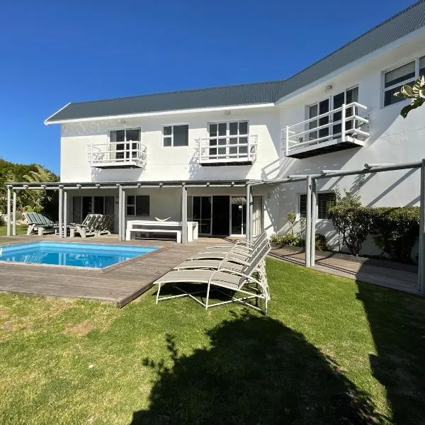 Beach Break Guest Houses and Villas, hôtel à Cape St Francis