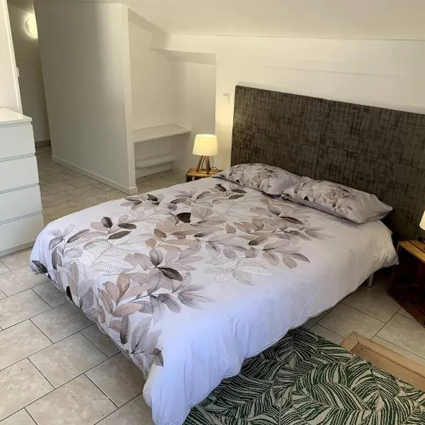 Gîte Cadet Roussel - Orgelet, hotel v destinaci Orgelet