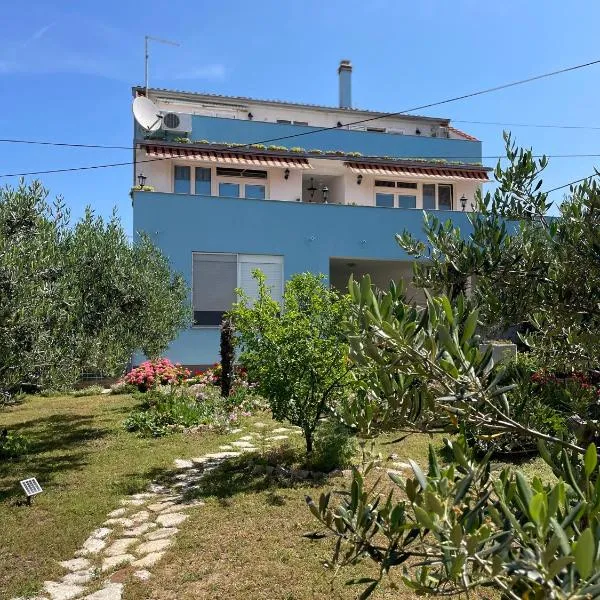 Mare i Kate Apartmani, hotel em Tribunj