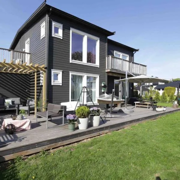 Sjønært hus på idylliske Husøy, hotel v mestu Tønsberg