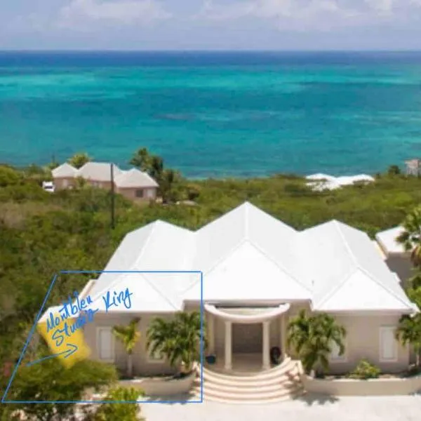 King Bedroom Suite at ParadiseOneVilla Turks and Caicos Islands、プロビデンシャレスのホテル