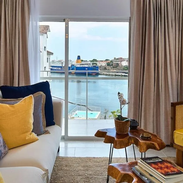 Waterfront views of Historic Zona Colonial in Riviera Colonial, hotel v destinaci Calero