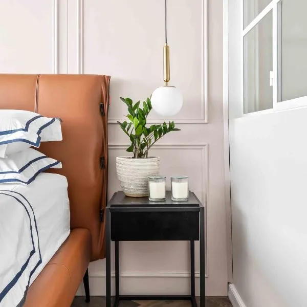 Elegant Duplex with Parking by Beachfront Stay, hotel em Herzeliya
