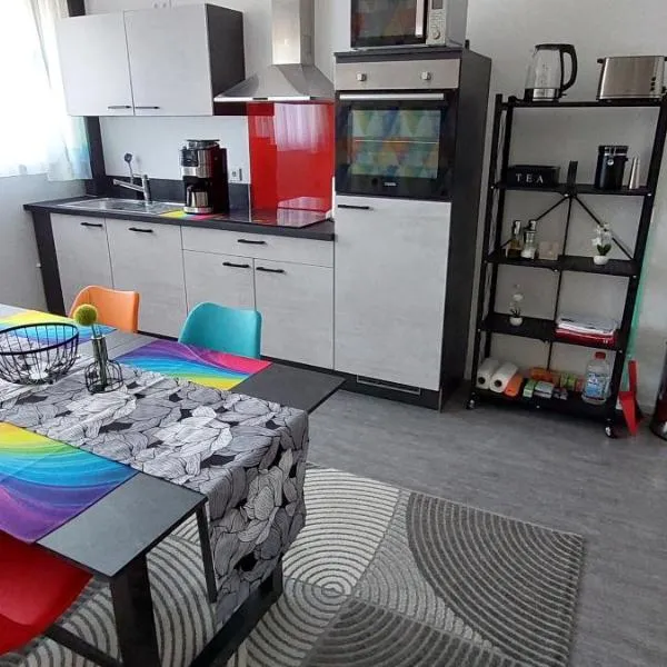 Ferienwohnung 90 m2 in Sulzbach 2 Minuten Fußweg zum Krankenhaus, hotel v destinaci Sulzbach