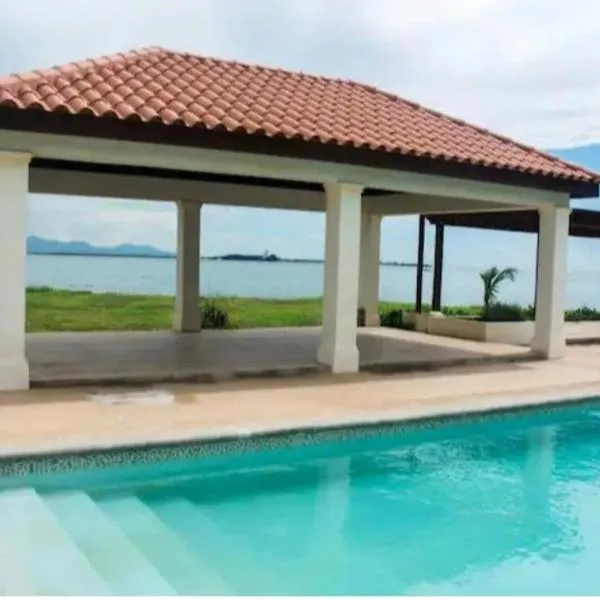 Impeccable 2-BR Apartment-Ornella Villa at Bayfront Villa, hotel in Caymanas
