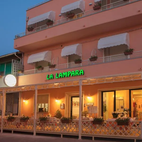 Albergo La Lampara、マリーナ・ディ・チェーチナのホテル