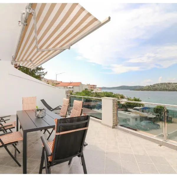 Apartment Legend, hotel in Grebaštica