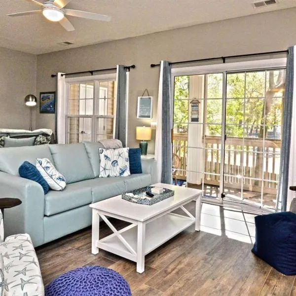 All New Luxury Beach Retreat 1 Mile to Beach w Pool, hotel in Myrtle Beach