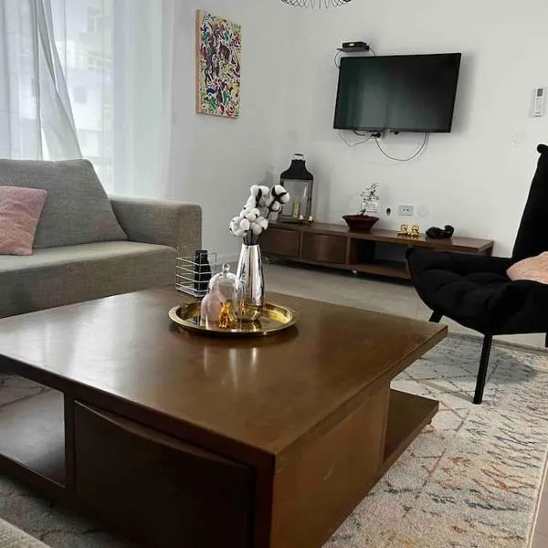 New apt with a big balcony at karmei gat, hotel in Qiryat Gat