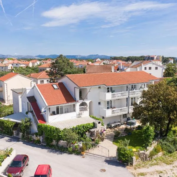 Apartments with a parking space Zablace, Sibenik - 4219, hotel in Zablaće