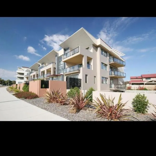 GREENWAY WATERS Apartments, hotel in Tuggeranong