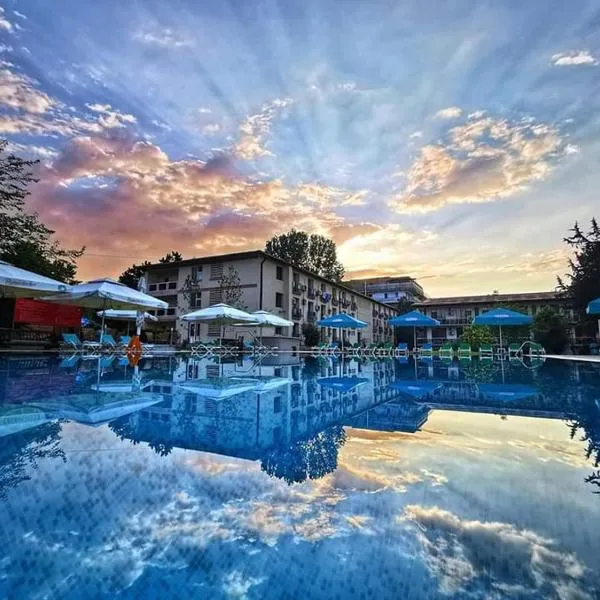 Q Hotel, hotel v destinaci Neptun