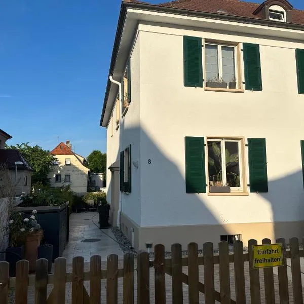 Altes Stadthaus mit Garten und Gewölbekeller, hotel v Stuttgartu