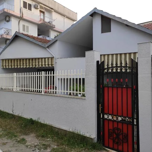 Klea Rooms, hotel v destinaci Velipojë