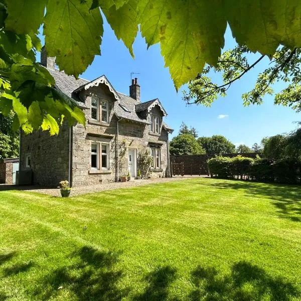 Luxury Garden Cottage, hotel in Dalry