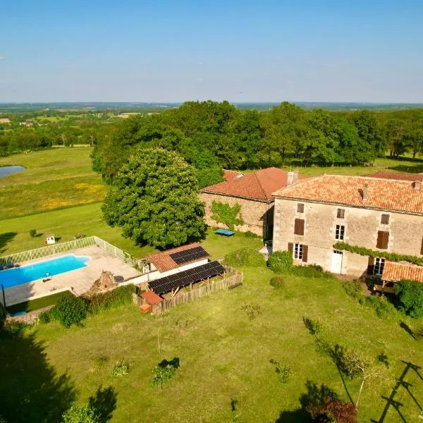 A L'Ombre Du Marronnier GITES, hotel em La Péruse