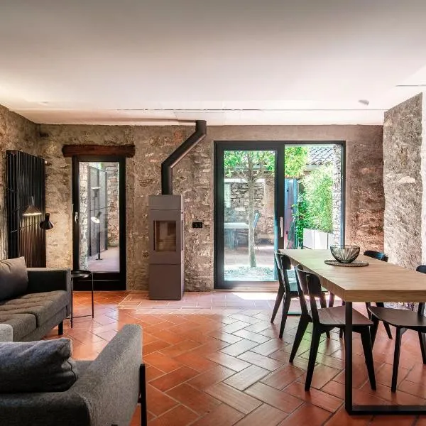 Casa Brocchi by Quokka 360 - unique design house with garden, viešbutis mieste Sorengo