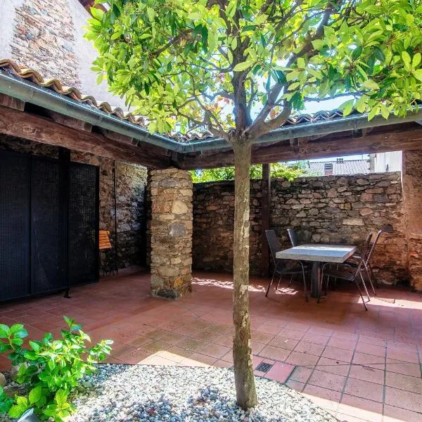 Casa Brocchi by Quokka 360 - unique design house with garden, hotel v destinaci Sorengo