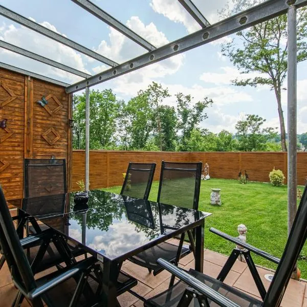 AusZeit Steiraland 1 mit privaten Garten überdachter Terrasse und Parken, hotel v destinaci Leoben
