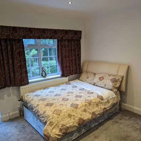 Home、Alwoodley, Leedsのホテル