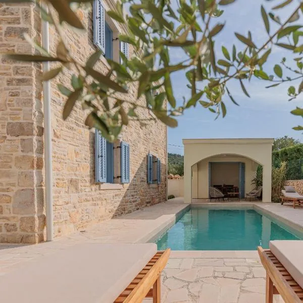Seafront Villa Adriatica with pool, hotel v destinaci Dobropoljana