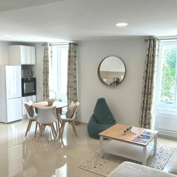 cocoon 52 m2 new, beautiful view castle and mountain, hotel a Foix